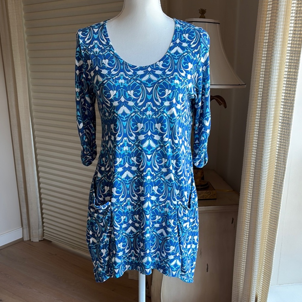Fitted Blue 3/4 Sleeve Tunic Top